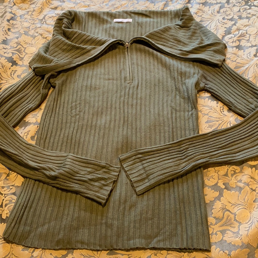 Off Shoulders Light Sweater.